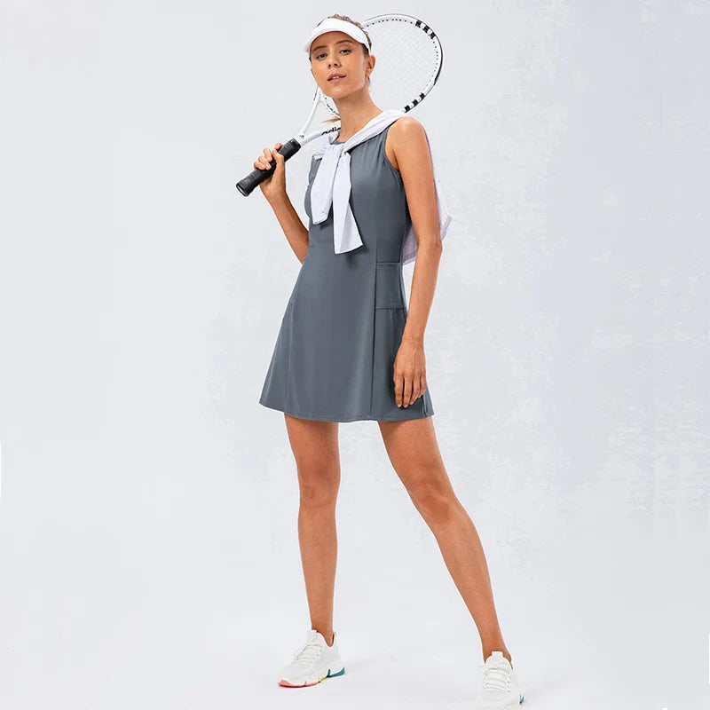 Aloura athleisure tennis kjole
