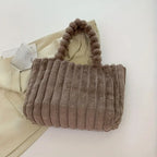 Fluffy tote taske